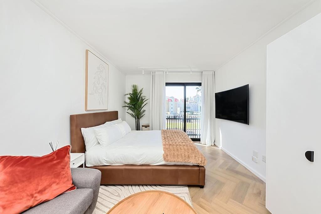Chic Minimalist Retreat Le Cap